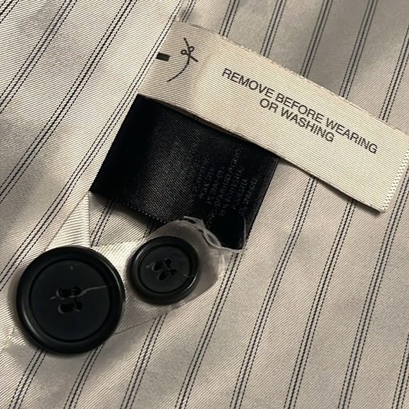 Ann Taylor navy one button blazer with pockets size 2 - Picture 4 of 8